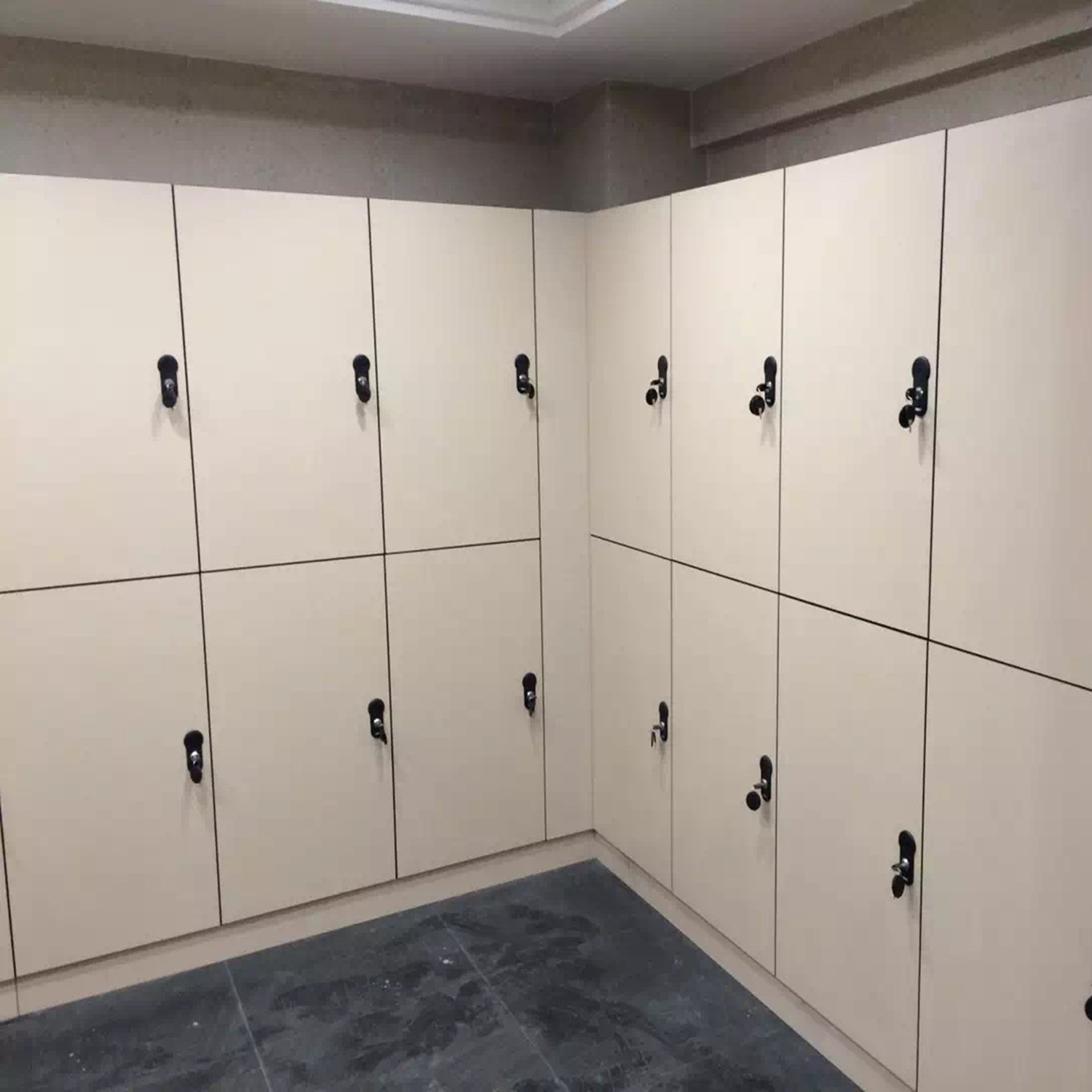 高效整理办公空间，提升工作效率：触手储物柜安装方案