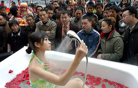 美女洗澡直播_洗澡洗澡美女_直播洗澡百度贴吧