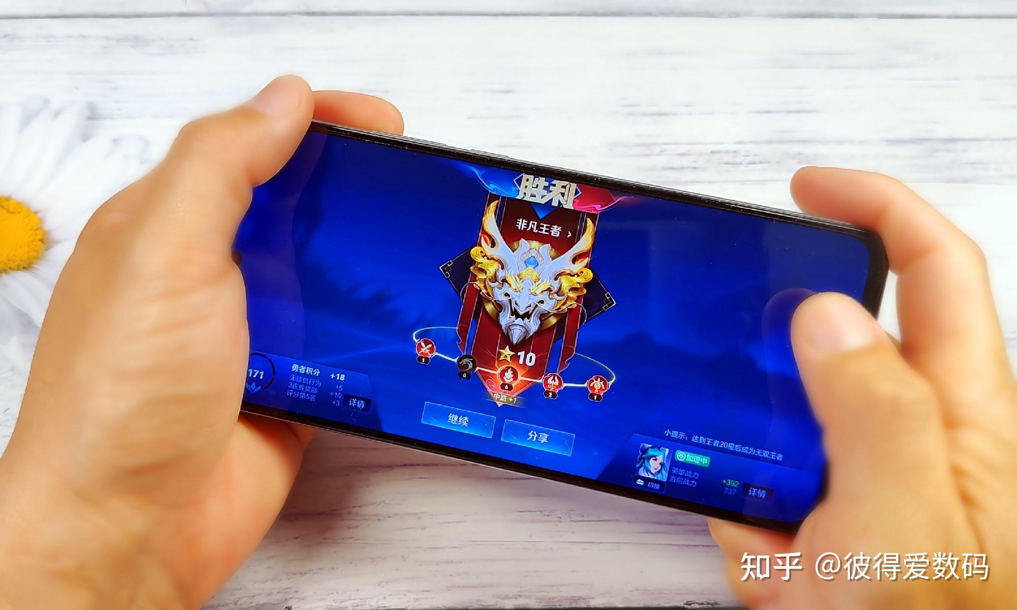 能玩手机游戏月卡的软件_四个月能玩什么手机游戏_手机玩游戏的软件有哪些