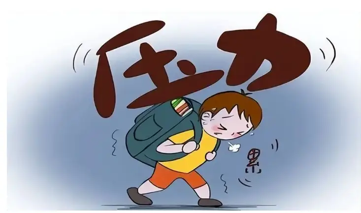 学生玩游戏老爸砸手机_父母砸游戏机_爸爸怒砸儿子游戏机