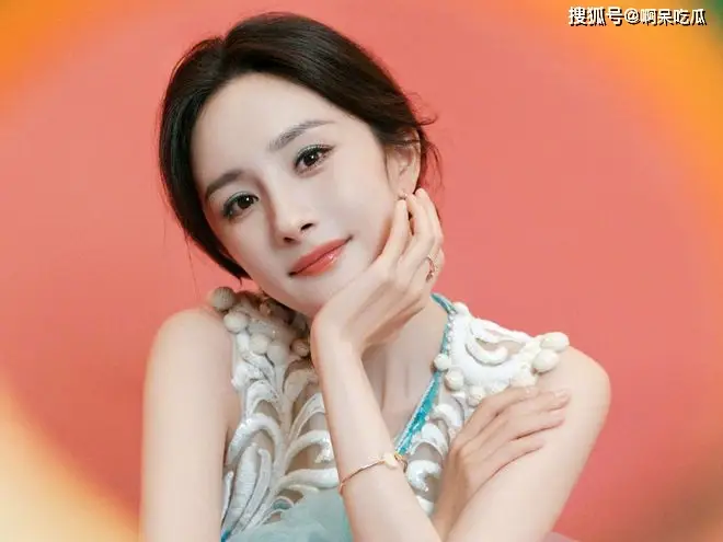 杨幂打手机游戏_杨幂打手机游戏图片_杨幂打游戏的节目叫什么