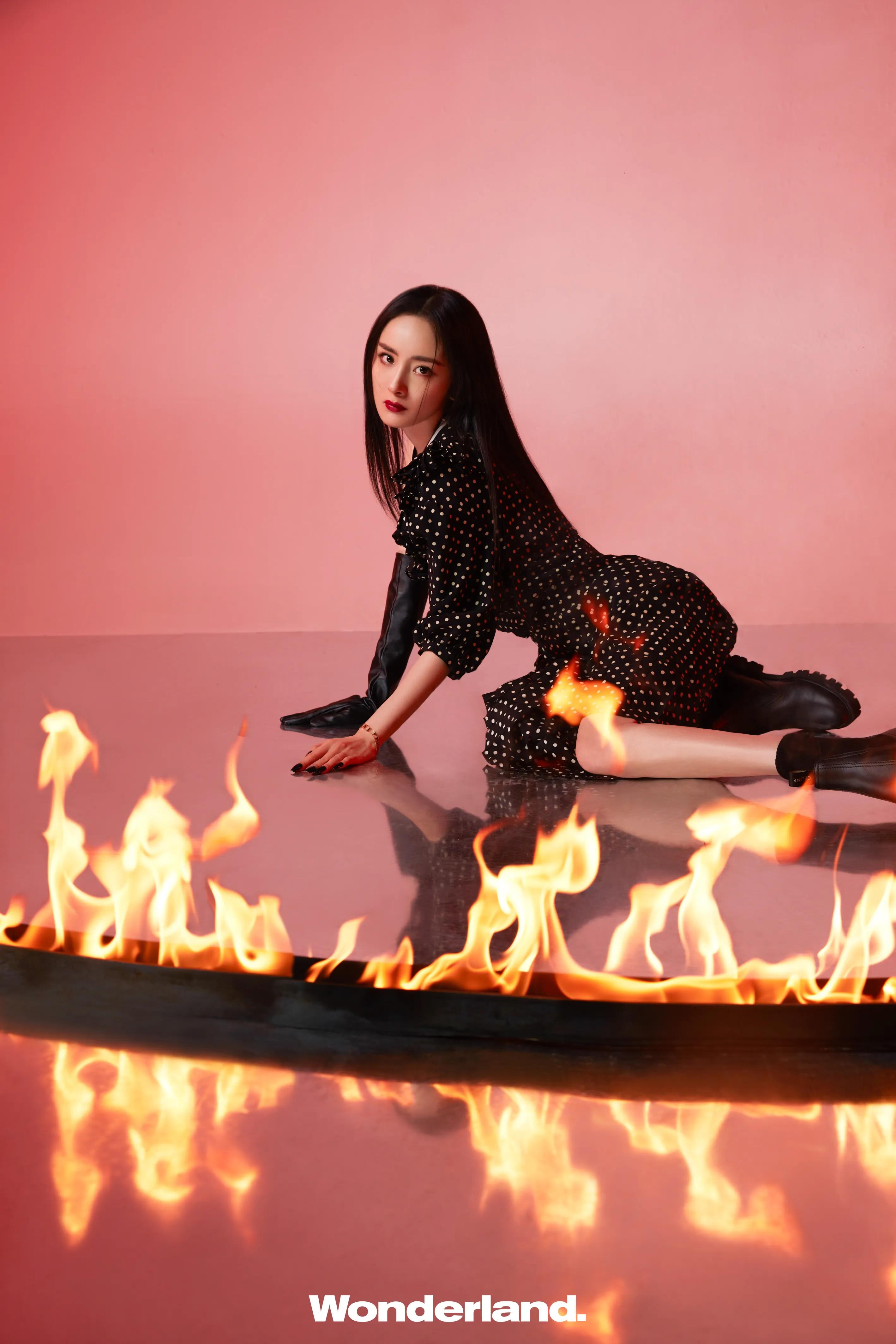 杨幂打手机游戏_杨幂打手机游戏图片_杨幂打游戏的节目叫什么