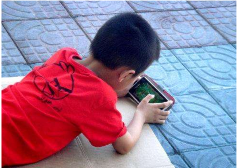 小孩玩游戏手机声音很大_小孩玩游戏的声音_小孩很大玩声音手机游戏怎么办