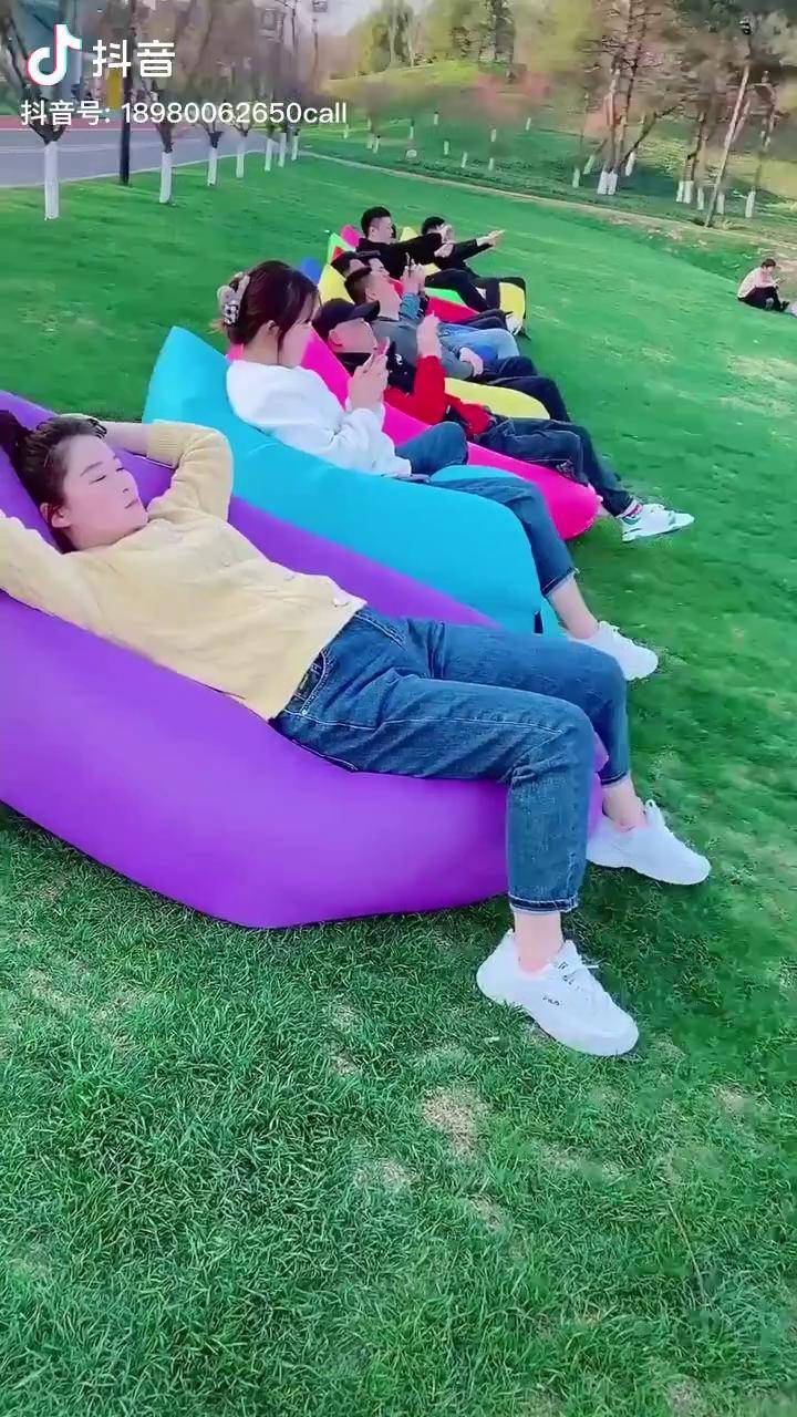 躺在沙发上怎么玩手机游戏-躺在沙发上玩手机游戏，享受惬意时光的绝佳方式